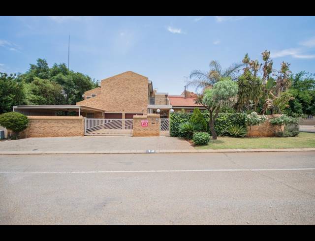 6 BEDROOM HOUSE SOLD IN MEYERSDAL